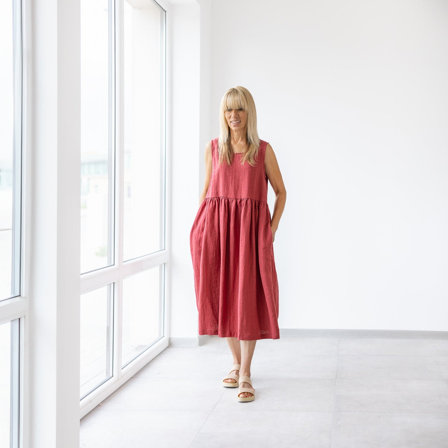 Sleeveless linen dress