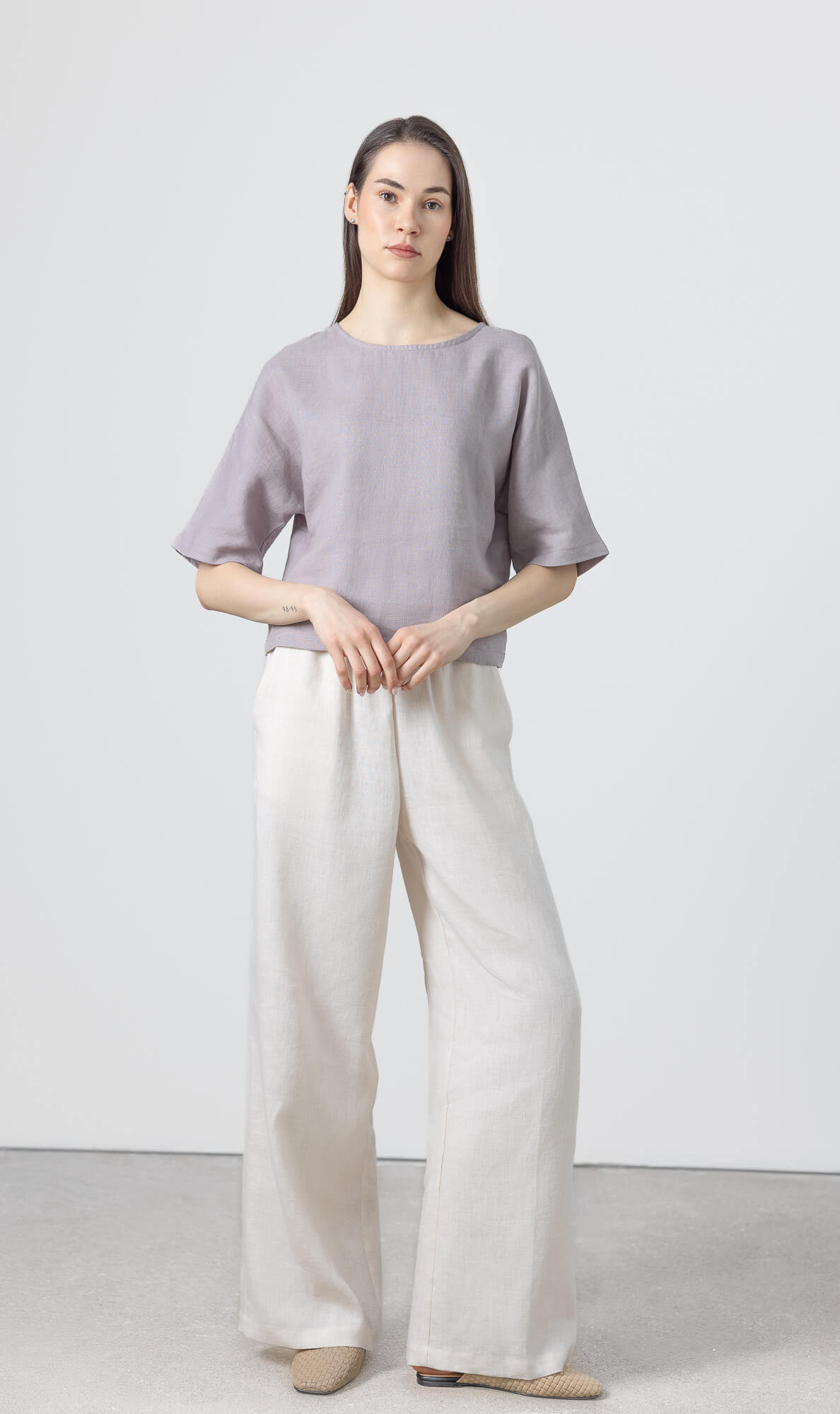Women's linen crop blouse with relaxed short sleeves