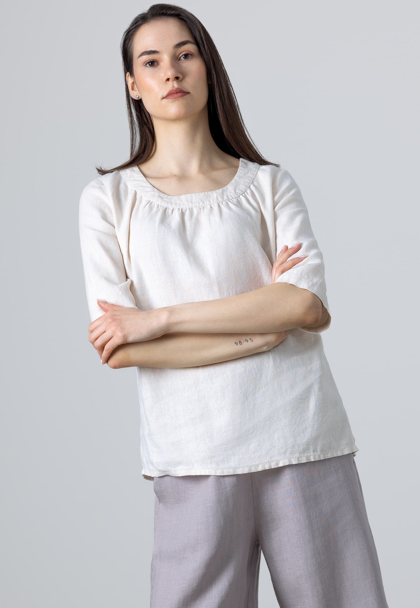 Front detail of Ladies White Linen Blouse Lily with elbow-length sleeves and curved hem