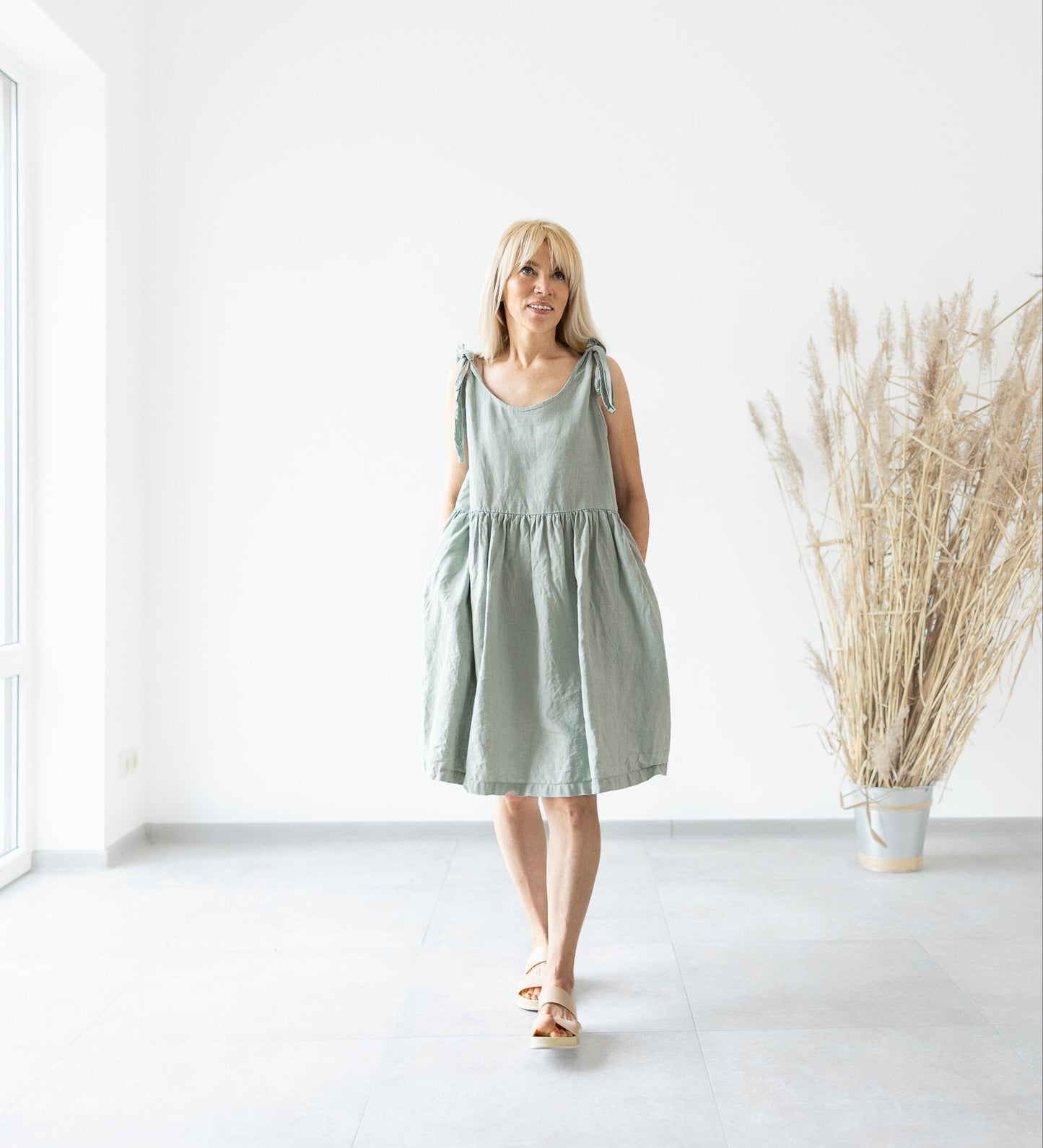 Load image into Gallery viewer, Light Green Linen Dress
