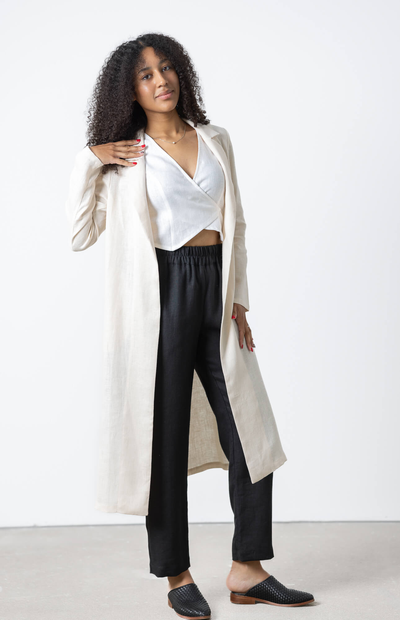 Long linen cardigan Ancona styled casually, modern minimalist linen wear