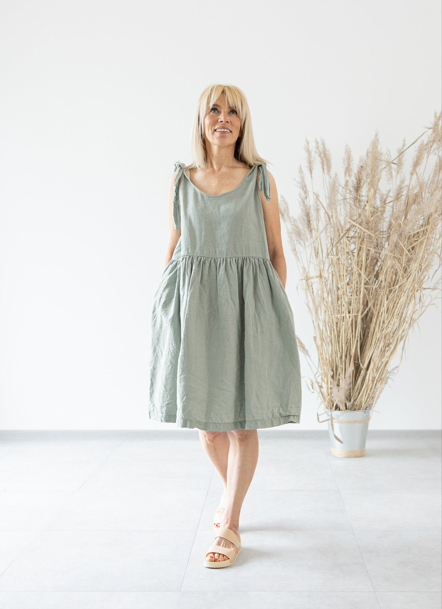 Load image into Gallery viewer, Linen Midi Dress
