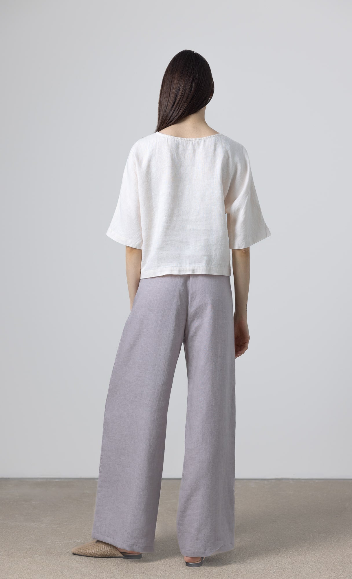 Petite women’s wide leg linen pants in soft grey tone, lightweight natural linen fabric with fluid drape