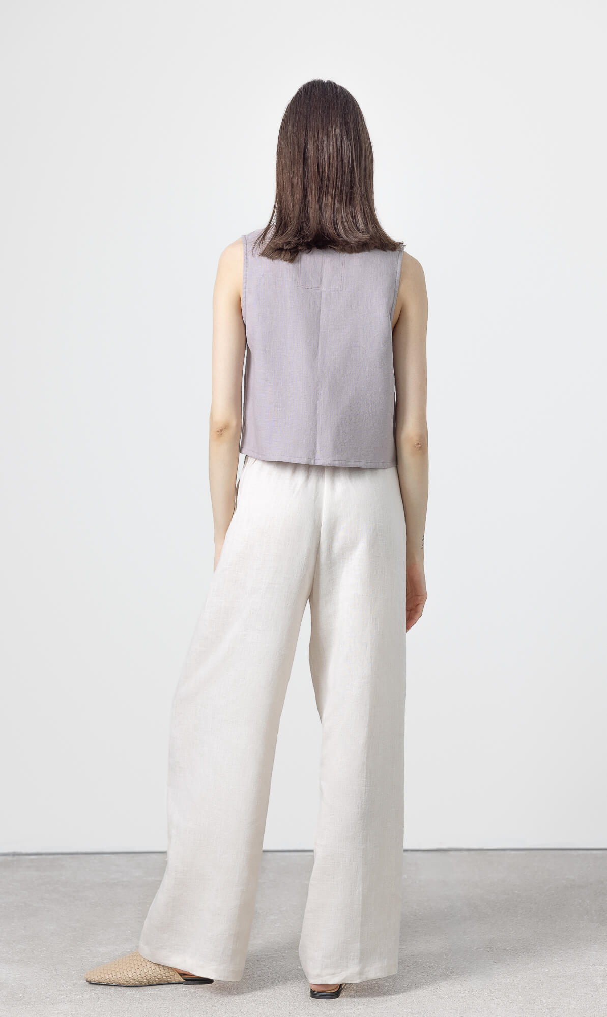 Women's premium linen pants with wide legs and practical pockets made from soft OEKO-TEX certified linen
