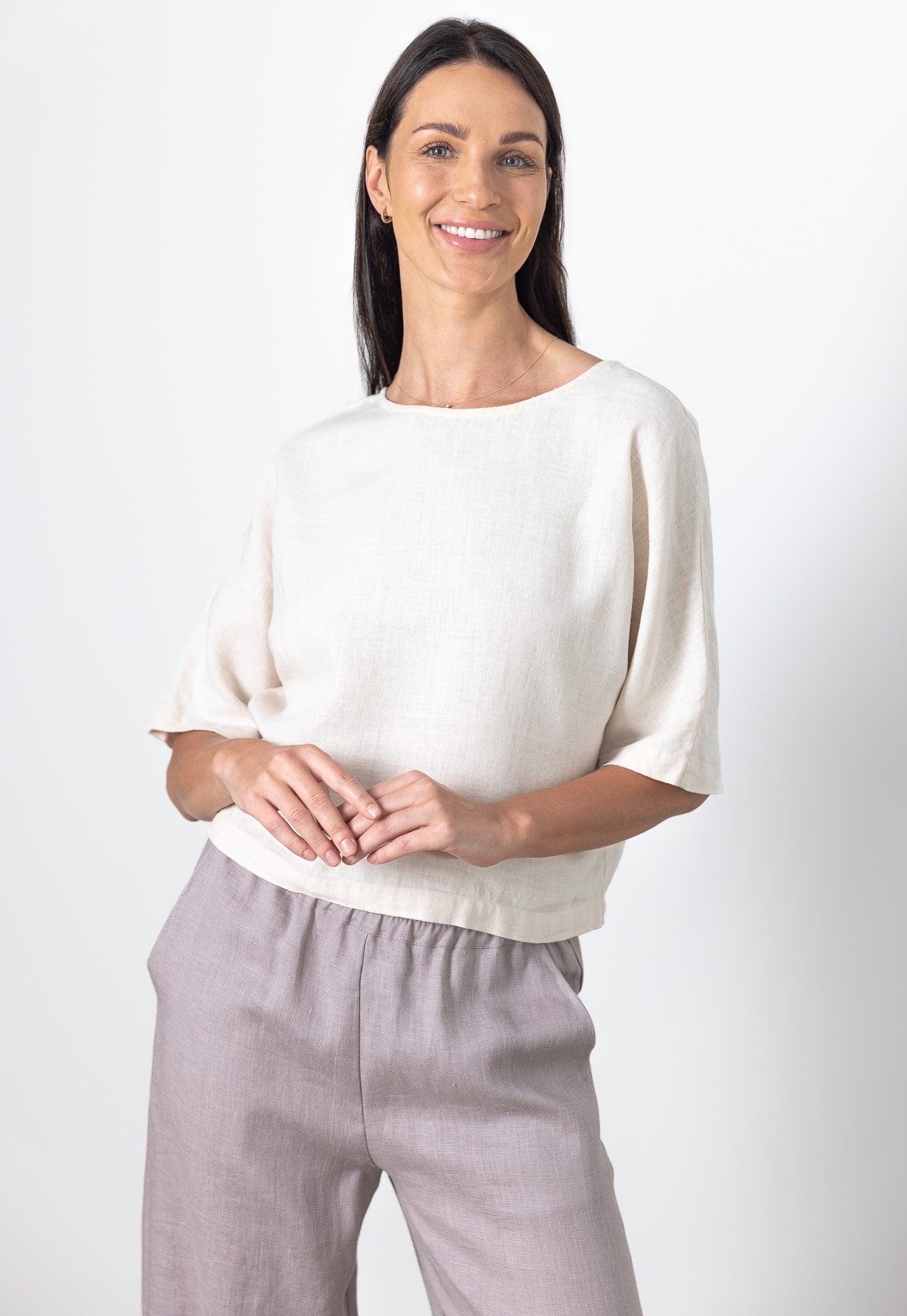 Minimalist linen outfit with MOLLY cropped top and wide leg pants, perfect for everyday comfort
