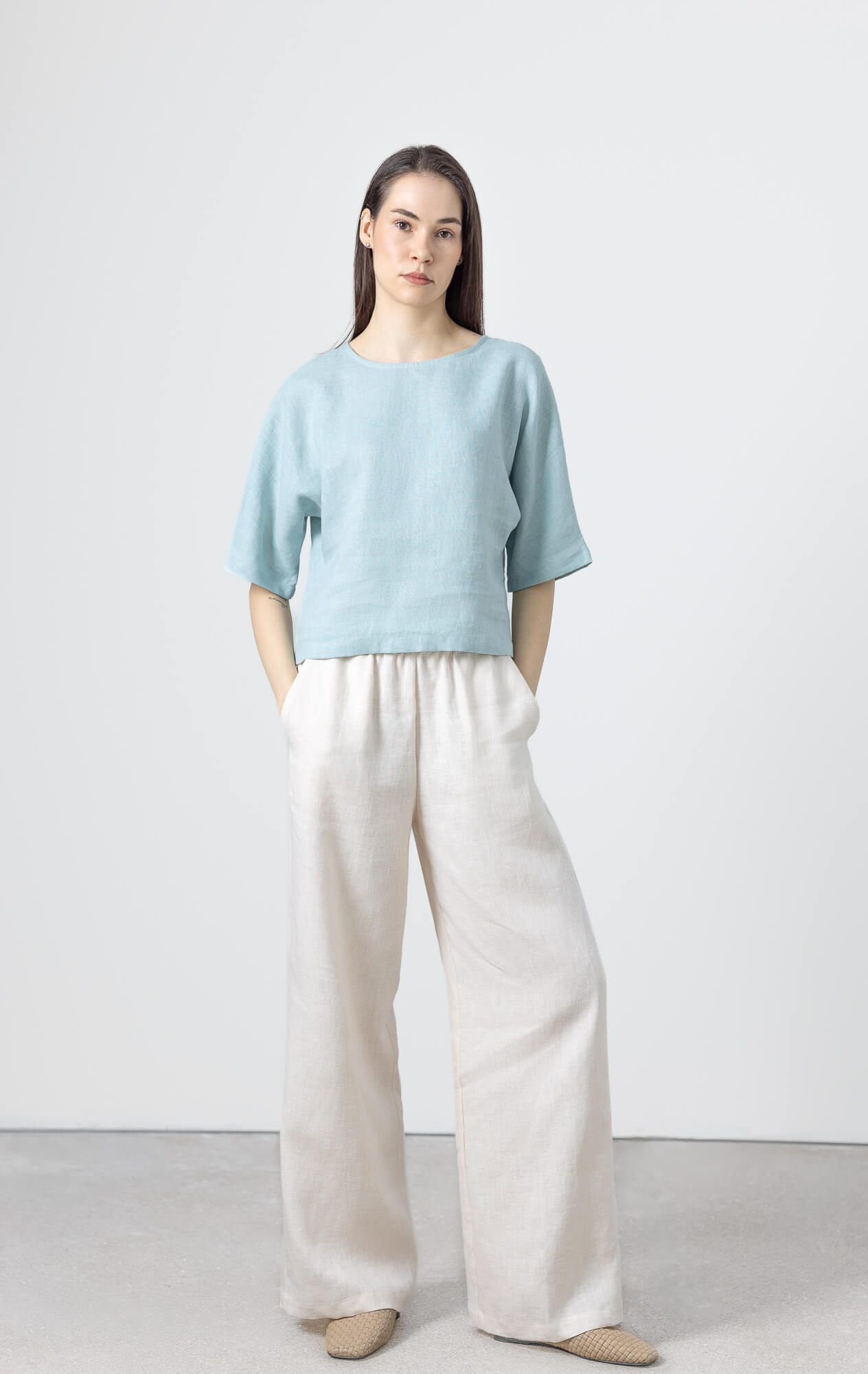 Women's linen crop blouse with relaxed fit and short sleeves