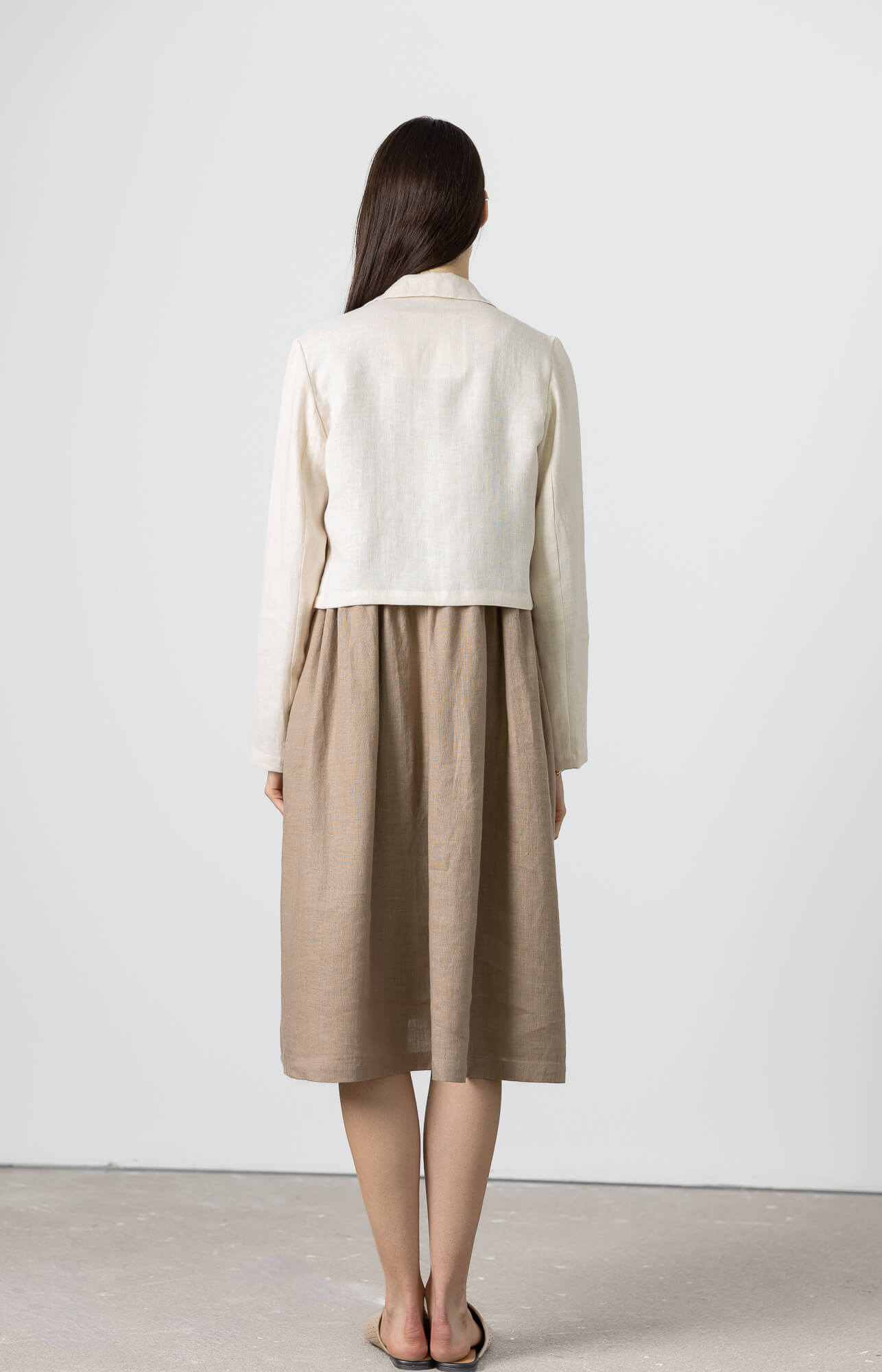 Women’s linen cropped jacket with relaxed tailored fit