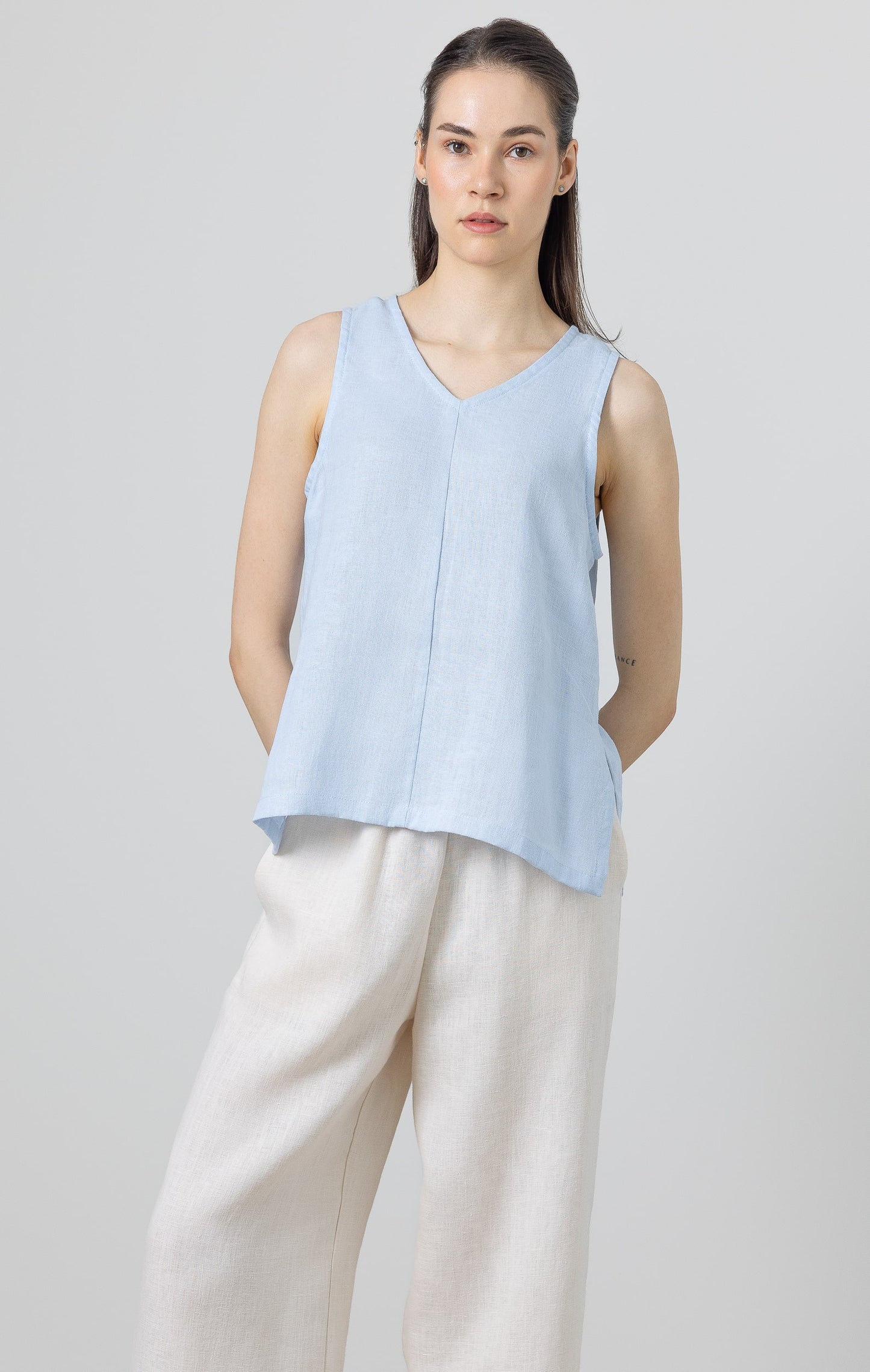 V-neck linen summer top in light blue – sleeveless blouse for women