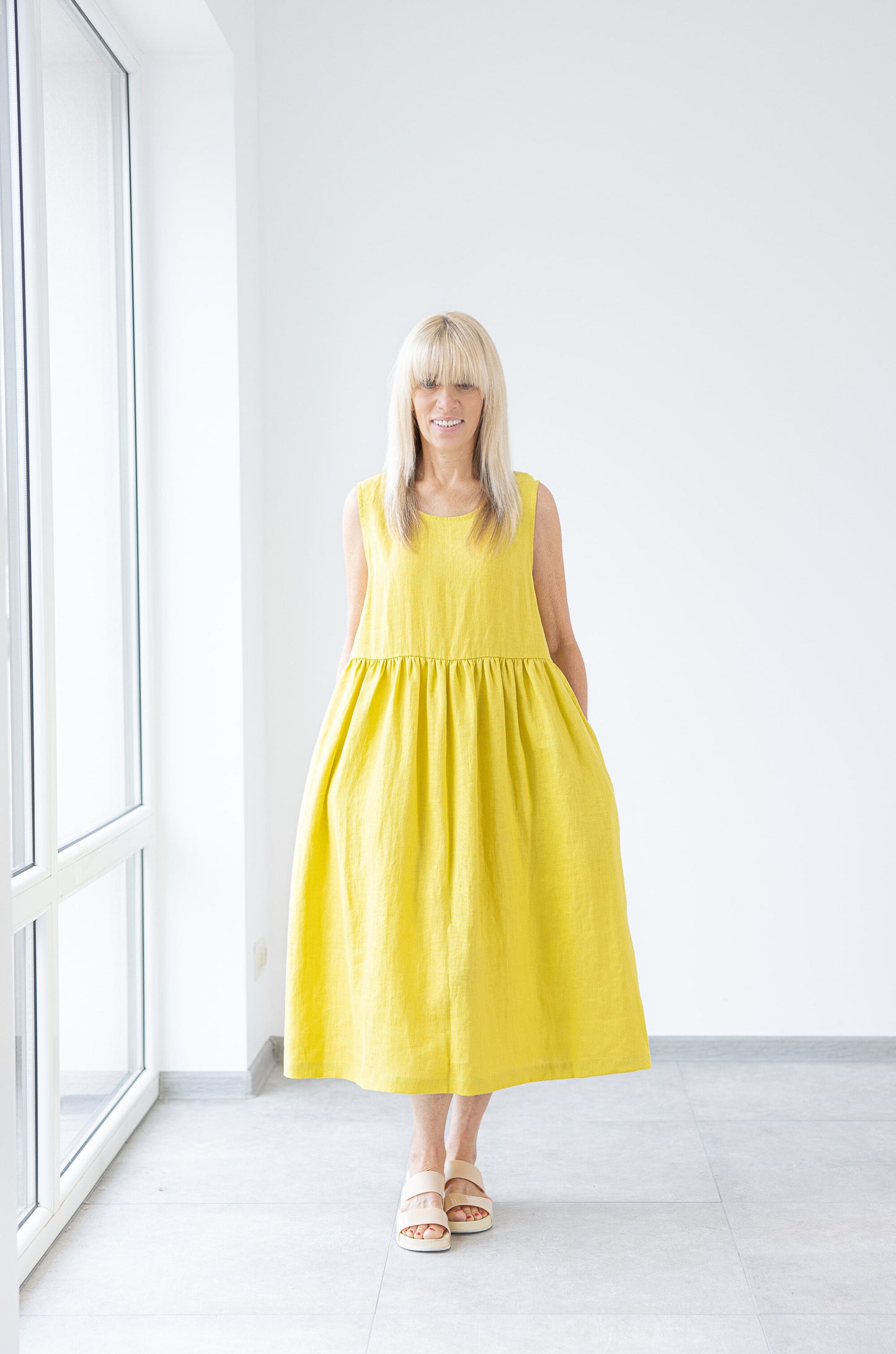 Load image into Gallery viewer, Yellow linen dress Marseille
